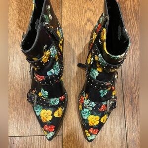 Floral Ankle Boots - Black with Flowers Nine West 6 READ DESCRIPTION